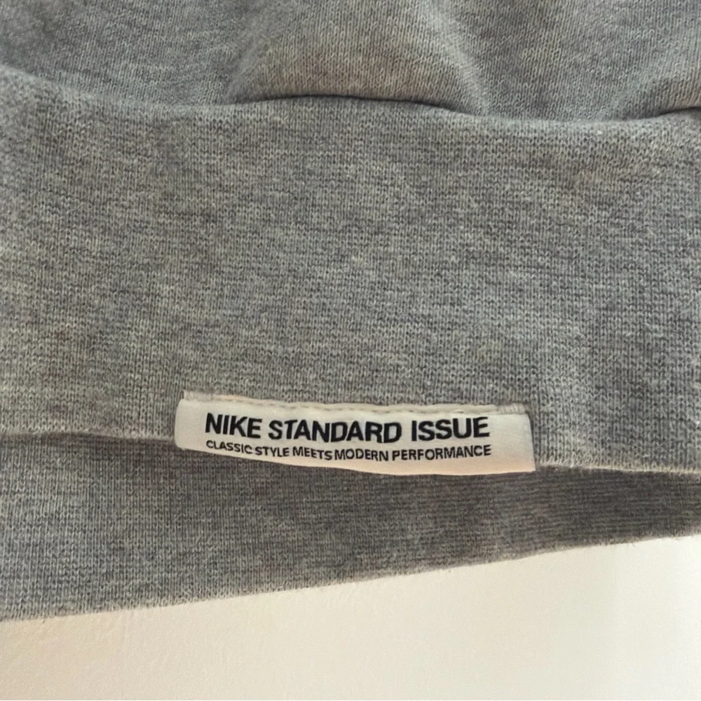 Nike Standard Issue Dri-FIT Team Basketball Crewneck Grey DQ5820-063 Small